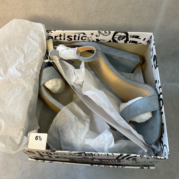 Brash Light Blue Suede Heels- New- Size 6.5 - Picture 7 of 8